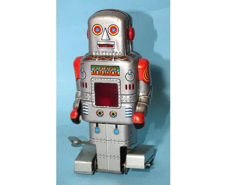 A Japanese tinplate clockwork walking robot by SY Toys, 17.5cm high. 