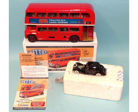 Corgi (Mettoy), MT00103 Routemaster Bus "London Transport", boxed with key, instructions, errata and certificate for no.280 o