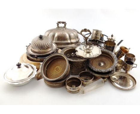 A mixed lot, comprising silver items: four small trophy cups, a continental chamber stick base, (a.f), a French powder jar co