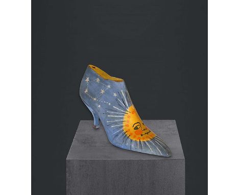 Andy Warhol     1928 Pittsburgh - 1987 New York Shoe. 1955/1957. . Tempera auf Holz.  13,4 x 22,5 x 7 cm (5,2 x 8,8 x 2,7 in)