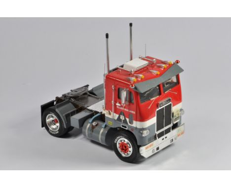 Interesting Early 1/25 Scale AMT White Freightliner Truck Tractor Kit. Assembled and finished to a high standard. Excellent. 