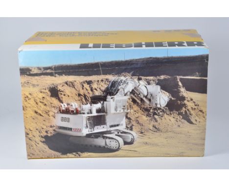 Conrad 1/50 scale No 2811/01 Liebherr  996 Face shovel. M in Box.