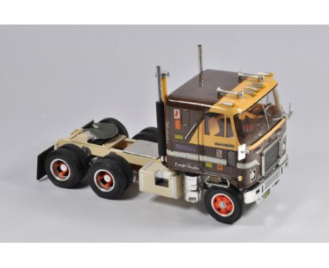 Interesting Early 1/25 Scale AMT Chevrolet Titan 90 Truck Tractor Kit. Assembled and finished to a high standard. Excellent. 