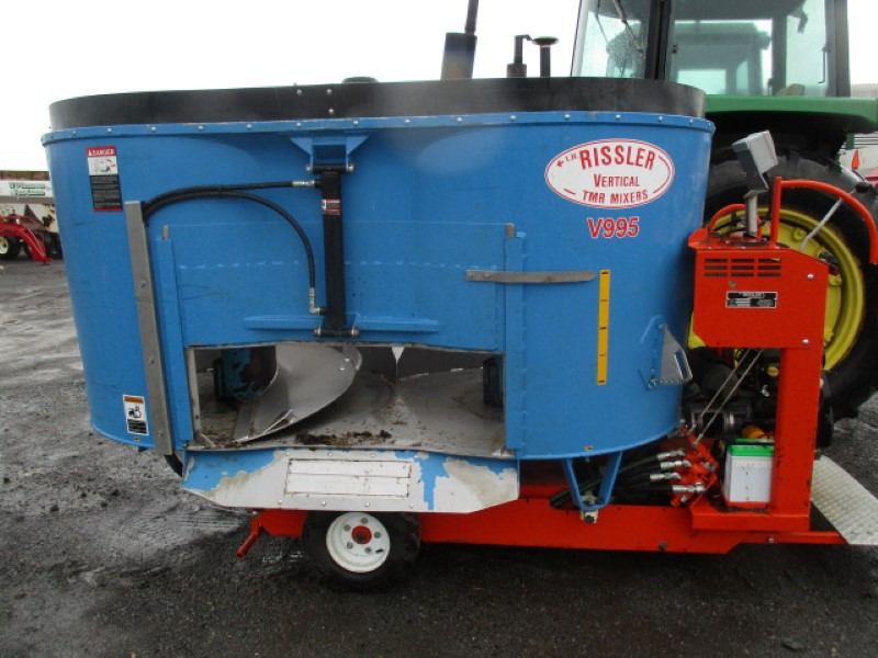 RISSLER V995 TWIN AUGER MIXER W/ 26 HP MOTOR
