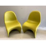 Two moulded plastic chairs by Verner Panton for Vitra, width 48cm, depth 58cm, height 82cm