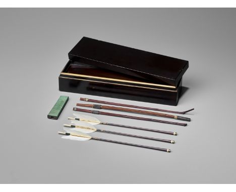 A RARE MINIATURE LADIES INDOOR ARCHERY SETJapan, Edo period (1615-1868)This miniature archery set, designed for indoor use, c