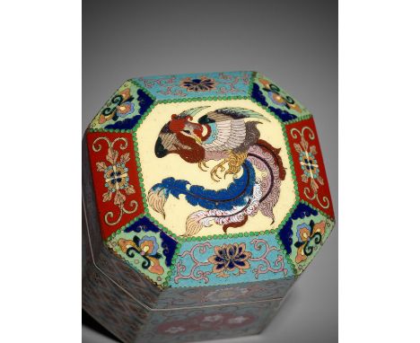 NAMIKAWA YASUYUKI: A SUPERB AND VERY RARE MINIATURE CLOISONNE ENAMEL BOX AND COVERAttributed to Namikawa Yasuyuki, unsignedJa