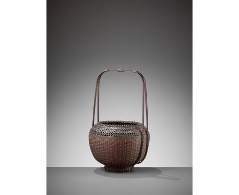 YAGISAWA KEIZO: A BAMBOO HANAKAGO (FLOWER BASKET)By Yagisawa Keizo (1927-2006), signed Keizo sakuJapan, 1985The handled flowe