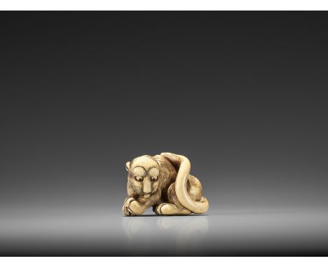 AN EXCELLENT KYOTO SCHOOL IVORY NETSUKE OF A GROOMING YOUNG TIGERJapan, Kyoto, late 18th century, Edo period (1615-1868)Publi