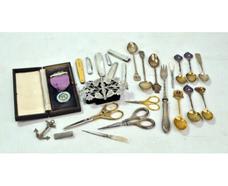 A small mixed lot of silver items to include six various mother of pearl handled fruit knives, an enamelled 'National College