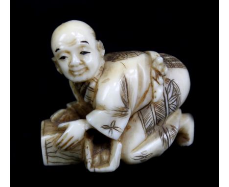 An early 20th century Japanese carved ivory netsuke of a rat catcher, 3.2 x 3.7cm.Additional InformationLight staining throug