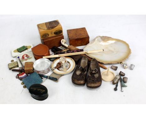 A mixed group of collectors' items including walnut and mauchline ware boxes, dress studs and buttons, thimbles and sewing ac