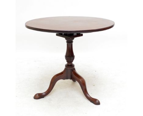 A George III oak tilt-top tripod table with birdcage action, diameter 80cm.