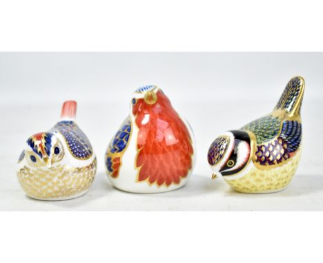 ROYAL CROWN DERBY; three bird paperweights with gold stoppers, boxed (one af).&nbsp;Additional InformationThe smaller bird wi