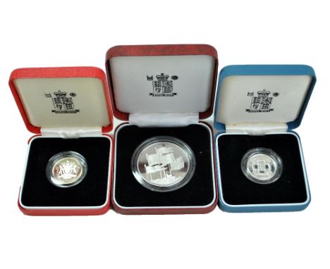 An Elizabeth II 1996 70th birthday commemorative sterling silver proof crown, a 1998 Piedfort silver proof £1 and a 1996 silv