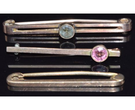 Three&nbsp;9ct gold brooches, two set with topaz, 6.1g in vintage box&nbsp;