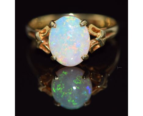 A 14k gold ring set with an oval opal cabochon, 2.5g, size N