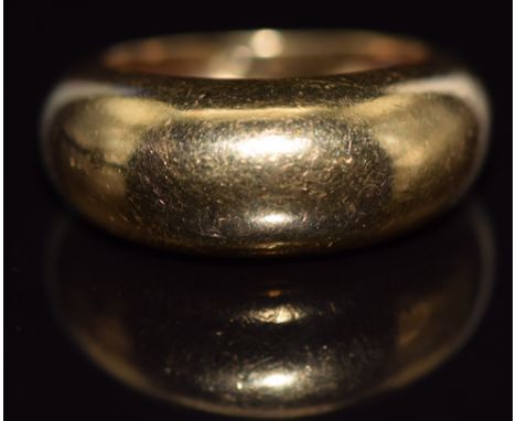 An 18ct gold ring, 8.6g, size K/L&nbsp;