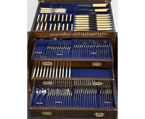 Goldsmiths &amp; Silversmiths Co Ltd George V hallmarked silver Old English pattern canteen of cutlery comprising twelve each