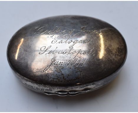 George V hallmarked silver snuff box, with inscription to lid Godfrey Jones "Edlogan" Sebastopol Jan 1911, Chester 1910, make