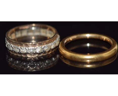 A 22ct gold band (4.3g, size K) and a 9ct gold band, 2.5g, size I
