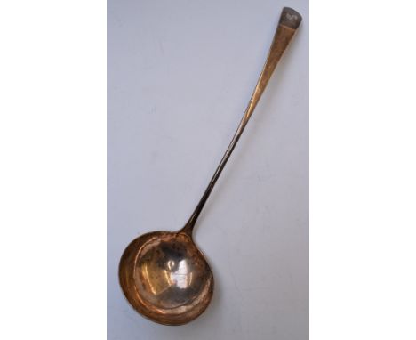 Georgian Scottish provincial hallmarked silver ladle, marks for Benjamin Lumsden of Montrose, length 38cm, weight 205g