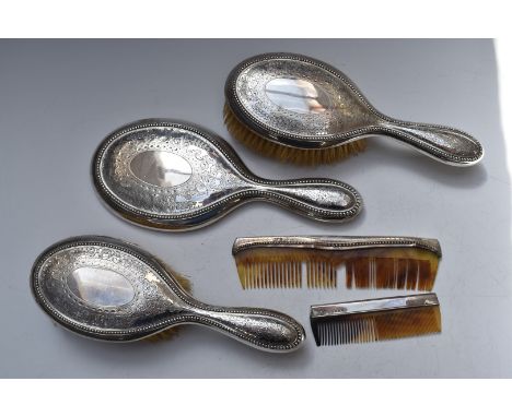 Walker &amp; Hall Edward VII hallmarked silver dressing table set comprising hand mirror, two brushes and comb, Sheffield 190