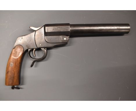 German WW1 flare or signalling pistol with two part mahogany grip, push forward underlever, suspension loop and 9 inch part o