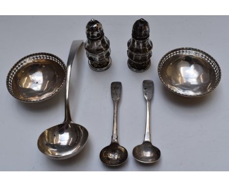 Hallmarked silver items including pair of pierced pedestal salts, pair of peppers, pair of Victorian mustard spoons and a bot