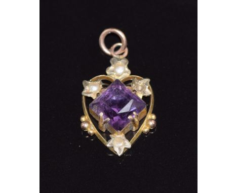 Edwardian 15ct gold&nbsp;pendant in the form of a heart set with an amethyst and seed pearls, 1.6g