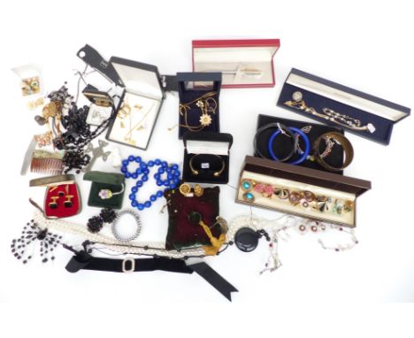 A collection of jewellery including vintage earrings, necklaces, brooches, Sheaffer pen, etc&nbsp;