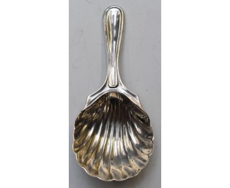 Edward VII hallmarked silver tea caddy spoon with shell bowl, Chester 1909, maker's mark HF, length 8.5cm, weight 18g