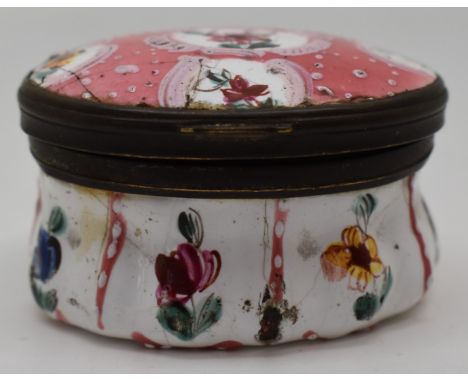 18th/19thC Bilston enamel hinged patch box with flower decoration, H3cm