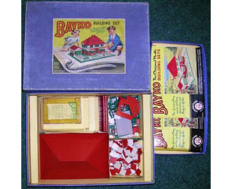 Bayko building set No. 3. With two plan catalogues for sets 0-3. Boxed.