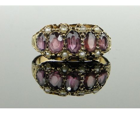 Antique gold ring
set with amethyst and pearls, size O.