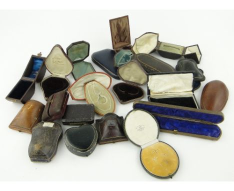 A large quantity of Vintage leather and other jewellery boxes.