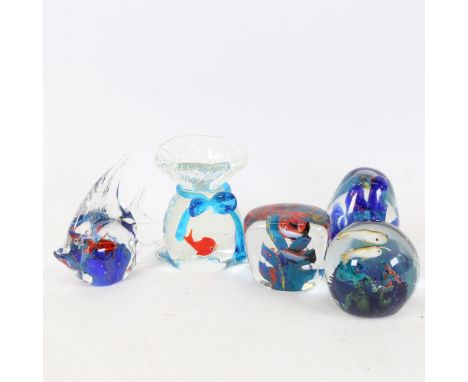 5 Murano Glass aquarium paperweight ornaments, including goldfish in a bag, height 10cm (5). All are in good condition with l