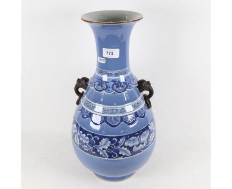 An Oriental 2-handled blue and white ceramic vase with foliate frieze, height 44.5cmThe vase is in good condition.