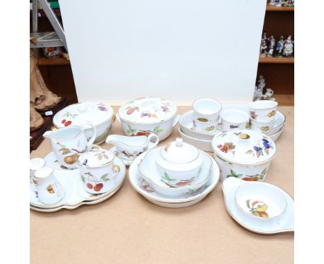 Royal Worcester Evesham pattern dinnerware, including 3 tureens and serving dishes 