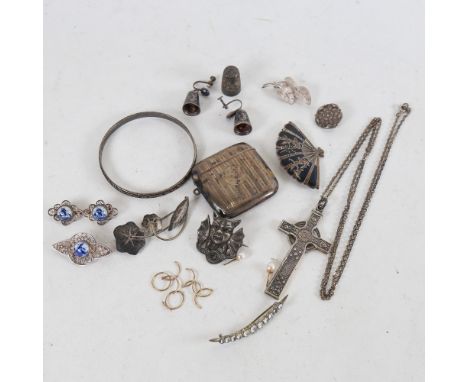 Various gold and silver jewellery, including set of 9ct dress button mounts, 1.4g, curved silver Vesta case, crescent moonsto