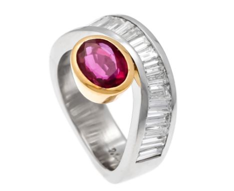 Rubin-Diamant-Ring Platin und GG 750/000 ungest., gepr., Goldschiedearbeit mit einem sehr feinen, oval fac. Rubin 1,64 ct (ge