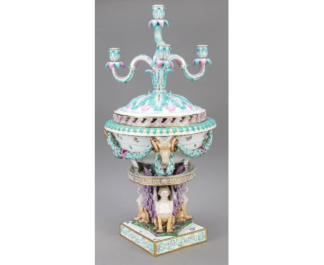 Oppulenter Tafelaufsatz, sog. Loius XVI-Tafelaufsatz, Meissen,  19. Jh., 2. W., Entwurf Johann Carl Schönheit im Jahr 1782, M