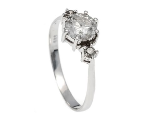 Brillant-Ring WG 585/000 mit einem Brillanten 0,90 ct get.W/PI2 und 2 Brillanten, zus. 0,08 ct fancybrown/SI-PI, RG  57, 1,7 