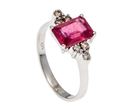 Rubin-Brillant-Ring WG 585/000 mit einem im Smaragdschliff fac. Rubin 2,16 ct und 6 Brillanten, zus. 0,15 ct fancybrown/SI-PI
