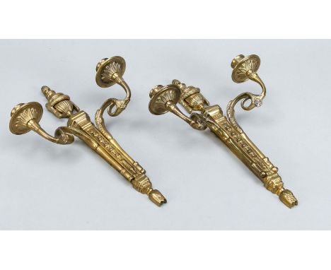 Paar Wandleuchter, 19./20. Jh., Bronze. Jeweils 2 Leuchterarme an Vasenpostament, H. 35 cm