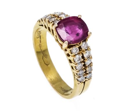 Rubin-Brillant-Ring GG 750/000 mit einem oval fac. Rubin 7,3 x 6,5 mm und 20 Brillanten, zus. 0,40 ct get.-champagner/SI-PI, 