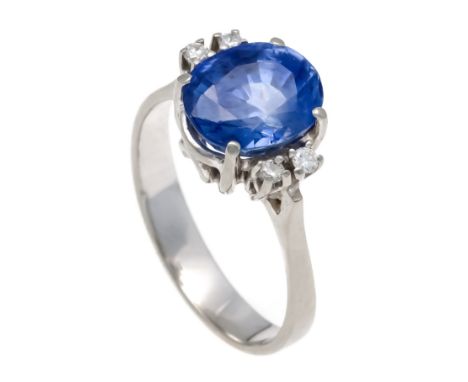 Saphir-Brillant-Ring WG 585/000 mit einem oval fac. Saphir 9,6 x 7,8 x 6,5 mm in einem helleren Blau mit guter Farbbrillanz u