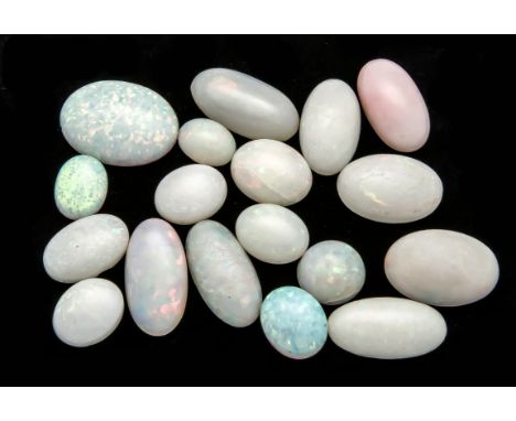 Konvolut Opal-Cabochons, zus. 41,25 ct, oval und rund, 16,22 - 8,11 mm