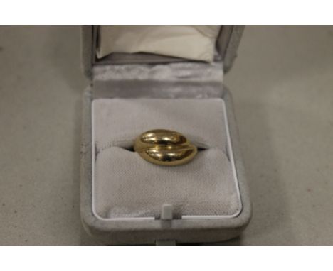 A LADIES 9CT GOLD DRESS RING