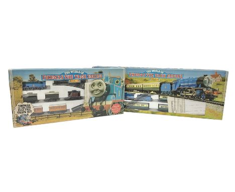 Hornby '00' gauge - Thomas The Tank Engine Series Gordon Passenger Electric Train Set with 4-6-2 locomotive No.4, tender, thr